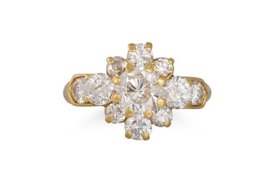Lot 408 - A DIAMOND CLUSTER RING, the brilliant cut...