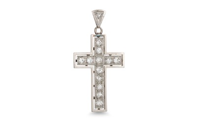 Lot 410 - A VINTAGE DIAMOND CROSS, the old cut diamonds...
