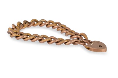 Lot 76 - AN ANTIQUE 9CT GOLD CURB LINK BRACELET,...