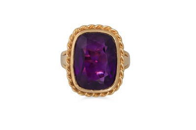 Lot 78 - AN ANTIQUE AMETHYST RING, the cushion cut...