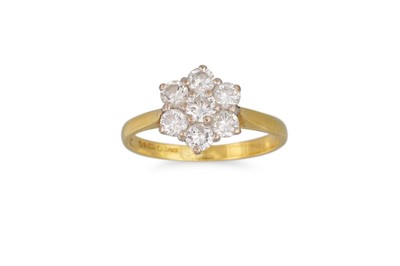 Lot 94 - A DIAMOND CLUSTER RING, the brilliant cut...