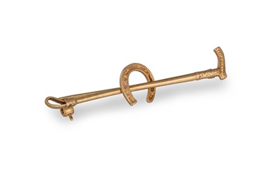 Lot 3 - A 9CT YELLOW GOLD HUNTING STOCK PIN, depicting...