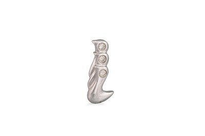 Lot 99 - A DIAMOND SET PENDANT, mounted in 18ct white gold