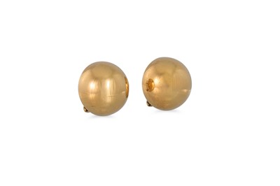 Lot 162 - A PAIR OF 9CT GOLD BOMBÉ EARRINGS, 5.6 g.
