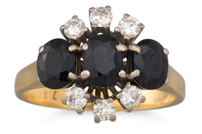 Lot 42 - A SAPPHIRE AND DIAMOND CLUSTER RING, the...