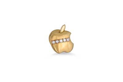 Lot 229 - A DIAMOND SET LAPEL PIN, modelled as an apple,...