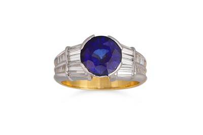 Lot 142 - A DIAMOND AND TANZANITE RING, the circular...