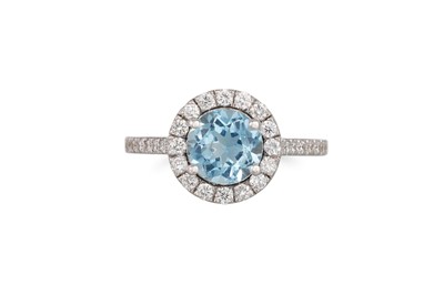 Lot 270 - AN AQUAMARINE AND DIAMOND CLUSTER RING, the...