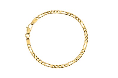 Lot 153 - AN 18CT GOLD FLAT FIGARO LINK BRACELET, 10.49 g.