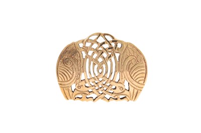 Lot 154 - A 9CT CELTIC STYLE BROOCH, 6.4 g.