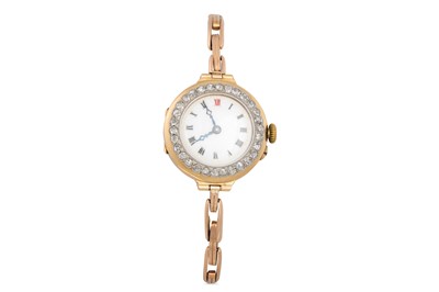 Lot 421 - AN EARLY 20TH CENTURY DIAMOND SET LADY'S WATCH,...