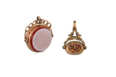 Lot 143 - A CARNELIAN AND BLOOD STONE SET SEAL, in 9ct...