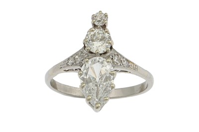 Lot 90 - A DIAMOND CLUSTER GRADUATED THREE STONE FINGER...
