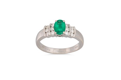 Lot 378 - AN EMERALD AND DIAMOND RING, the oval emerald...