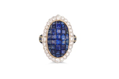 Lot 382 - A DIAMOND AND SAPPHIRE CLUSTER RING, the...