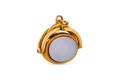 Lot 46 - AN ANTIQUE GOLD SWIVEL SEAL, set with...