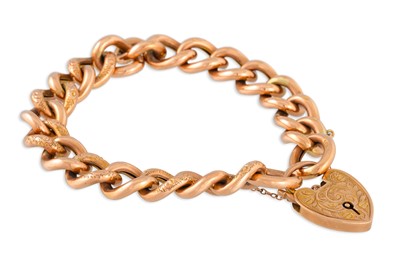 Lot 47 - AN ANTIQUE GOLD CURB LINK BRACELET, padlock...