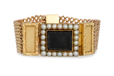 Lot 21 - AN ANTIQUE STONE SET BRACELET, gold-plated...