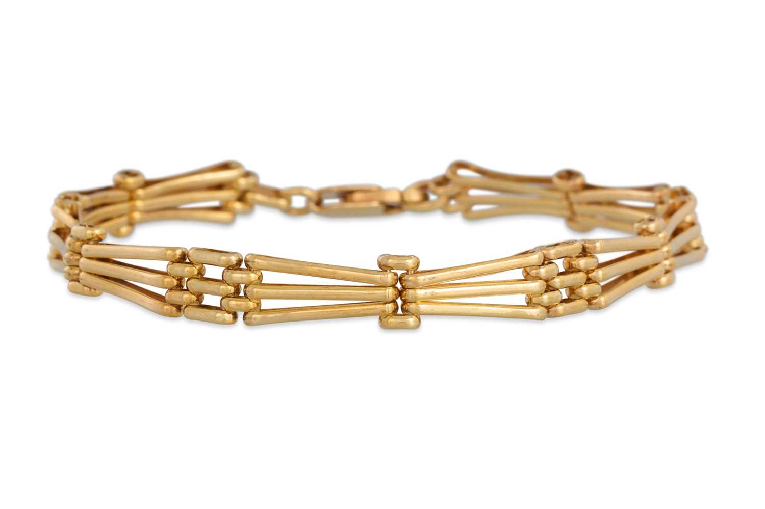 Lot 25 - A 9CT GOLD FANCY GATE BRACELET, 9 g.