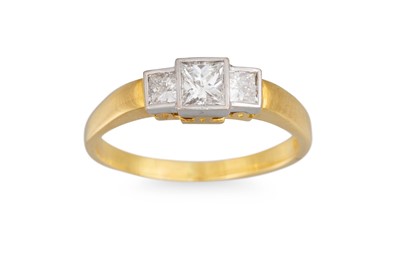Lot 178 - A DIAMOND THREE STONE RING, the graduated...