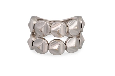 Lot 75 - AN 18CT WHITE GOLD RING, of flexible shape...