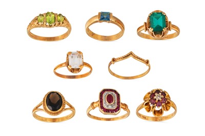 Lot 90 - A COLLECTION OF EIGHT GOLD RINGS, various...