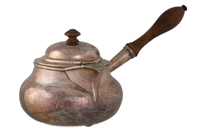 Lot 410 - A WM IV IRISH SILVER SIDE HANDLED "HOT...