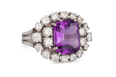 Lot 110 - AN AMETHYST AND DIAMOND RING, the rectangular...