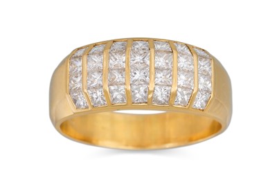 Lot 116 - A DIAMOND CLUSTER RING, the princess cut...