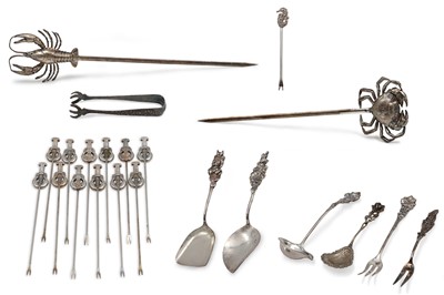 Lot 559 - AN ANTIQUE TIFFANY & CO SUGAR TONGS, (white...