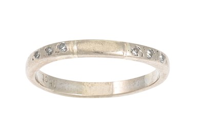 Lot 226 - AN 18CT GOLD BAND RING