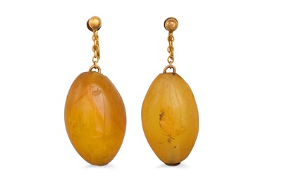 Lot 77 - A PAIR OF ANTIQUE DROP EARRINGS, screw back...