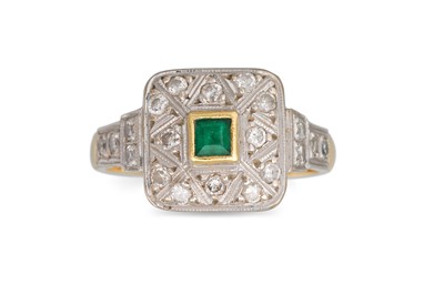 Lot 98 - A DIAMOND AND EMERALD CLUSTER RING, of square...