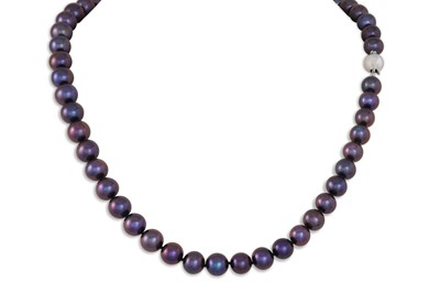 Lot 7 - A SET OF BLACK CULTURED FRESH WATER PEARLS,...