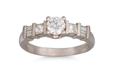 Lot 255 - A DIAMOND SOLITAIRE RING, the brilliant cut...