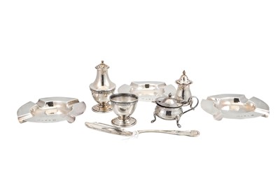 Lot 518 - AN ANTIQUE IRISH SILVER KINGS PATTERN FISH...