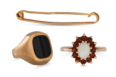 Lot 45 - A INTERESTING COLLECTION OF JEWELLERY ITEMS TO...