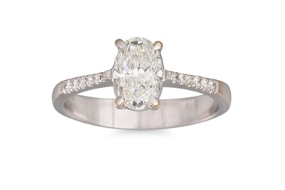 Lot 145 - A DIAMOND SOLITAIRE RING, the oval brilliant...