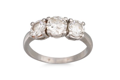 Lot 177 - A THREE STONE DIAMOND RING, the brilliant cut...