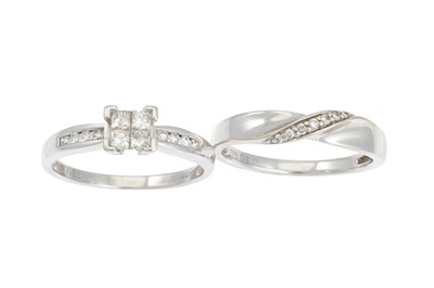 Lot 431 - A DIAMOND CLUSTER RING, mounted in 18ct white...