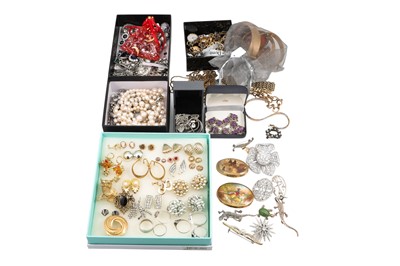 Lot 373 - A LARGE COLLECTION OF GOLD PLATED AND OTHER...