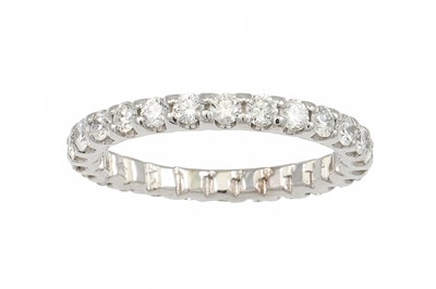 Lot 160 - A DIAMOND ETERNITY RING, the round brilliant...