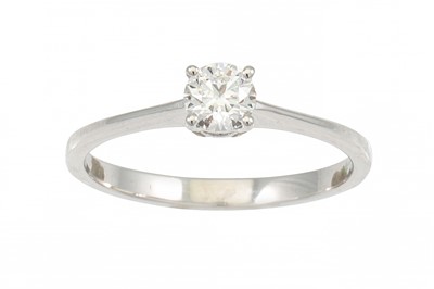 Lot 163 - A DIAMOND SOLITAIRE RING, the round brilliant...