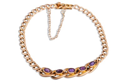 Lot 39 - AN ANTIQUE 9CT GOLD AND AMETHYST SET BRACELET,...