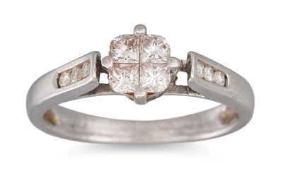 Lot 386 - A DIAMOND CLUSTER RING, to diamond set...