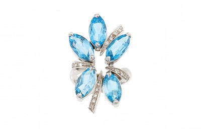 Lot 207 - A TOPAZ AND DIAMOND DRESS RING, presenting in...