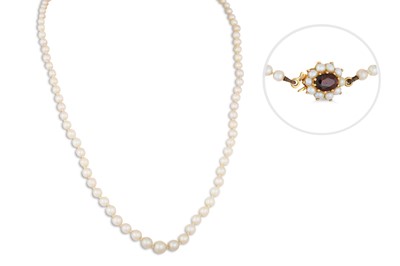 Lot 86 - A CULTURED PEARL NECKLACE, to a 9ct gold and...