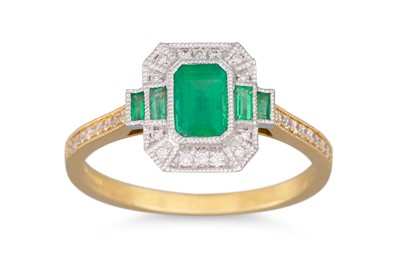 Lot 87 - AN ART DECO DIAMOND AND EMERALD RING, the...