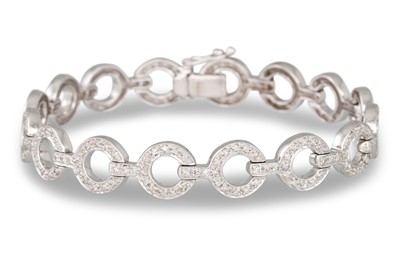 Lot 96 - A DIAMOND SET BRACELET, of circular link form,...