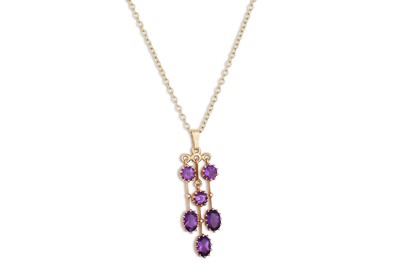 Lot 99 - AN AMETHYST DROP PENDANT, the six oval...